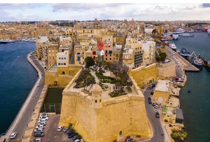By The Grand Harbour Of Valletta 홈스테이