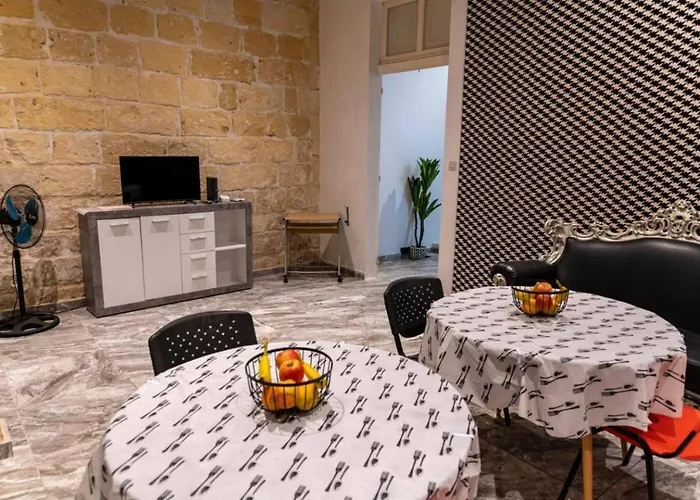 By The Grand Harbour Of Valletta 센글리아