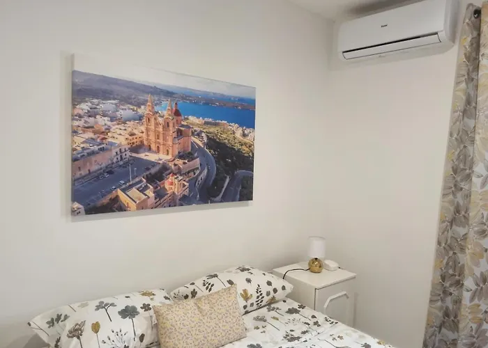 By The Grand Harbour Of Valletta 센글리아